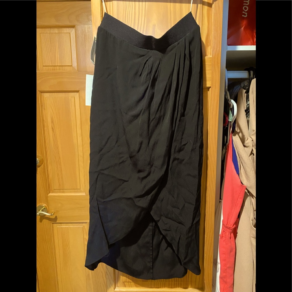 BNWT Aritzia Pursuit skirt